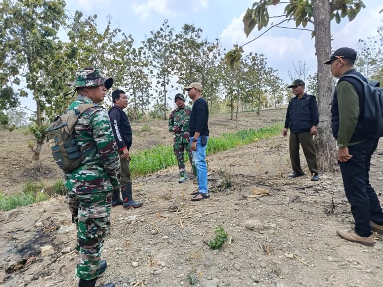 Perhutani Kebonharjo dan Koramil Kenduruan Gelar Patroli bersama di Kawasan Hutan BKPH Tawaran